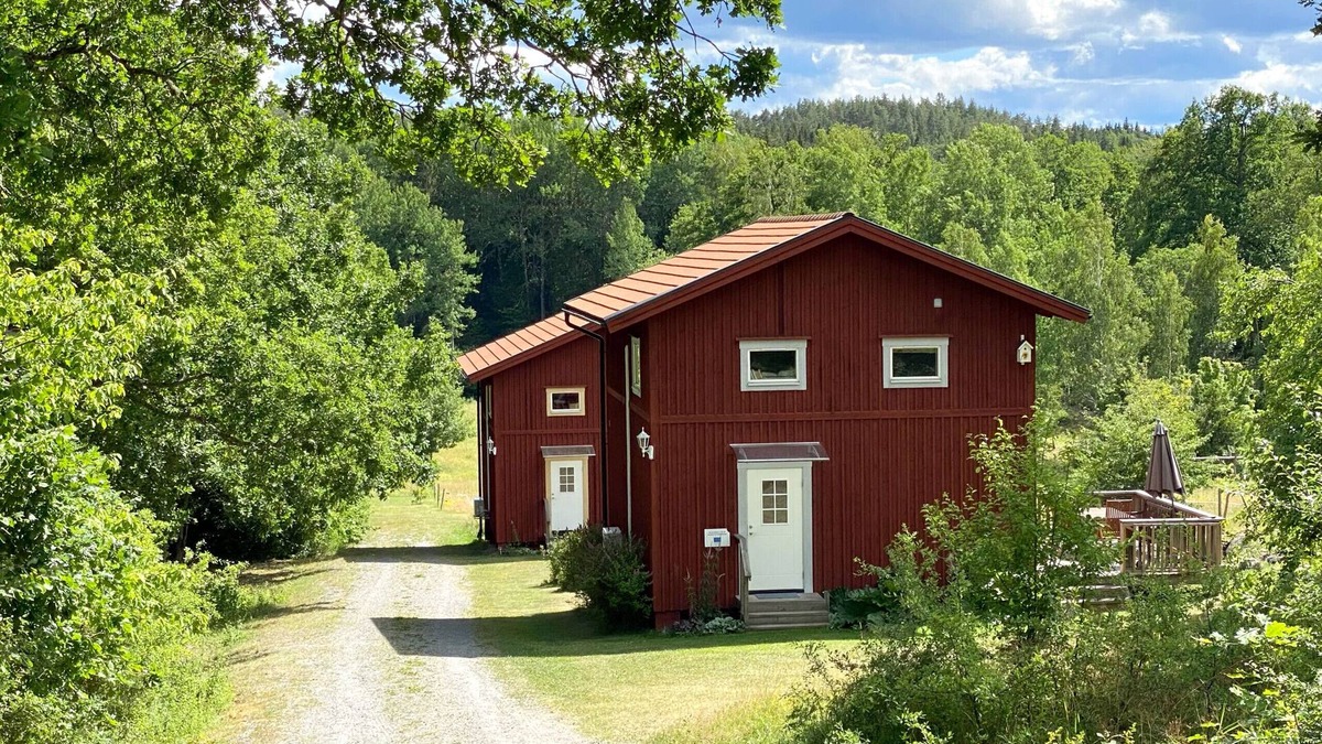Valdemarsvik House | Modern holiday home with boat and WiFi in the countryside