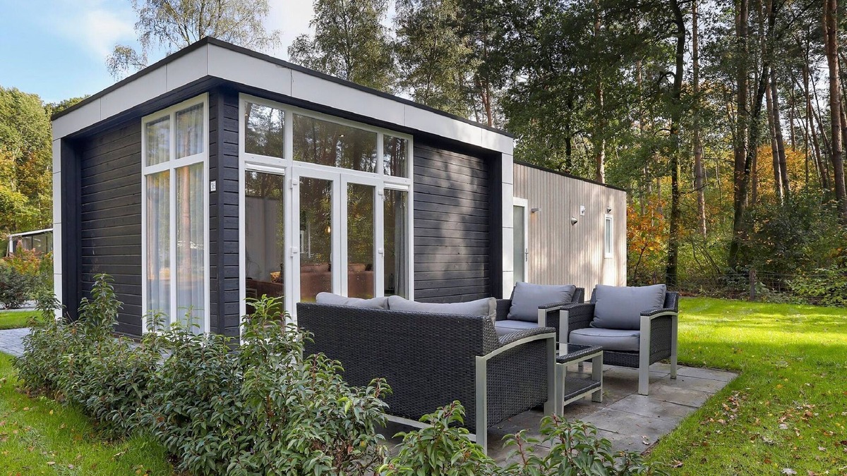 Markelo Ski Chalet | Modern holiday home at the edge of the forest