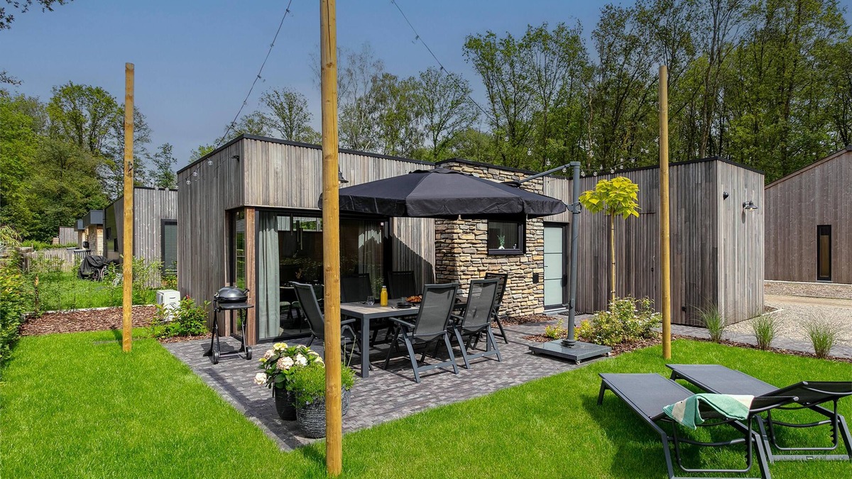 Zutendaal House | Modern holiday home for 4 people in the woods
