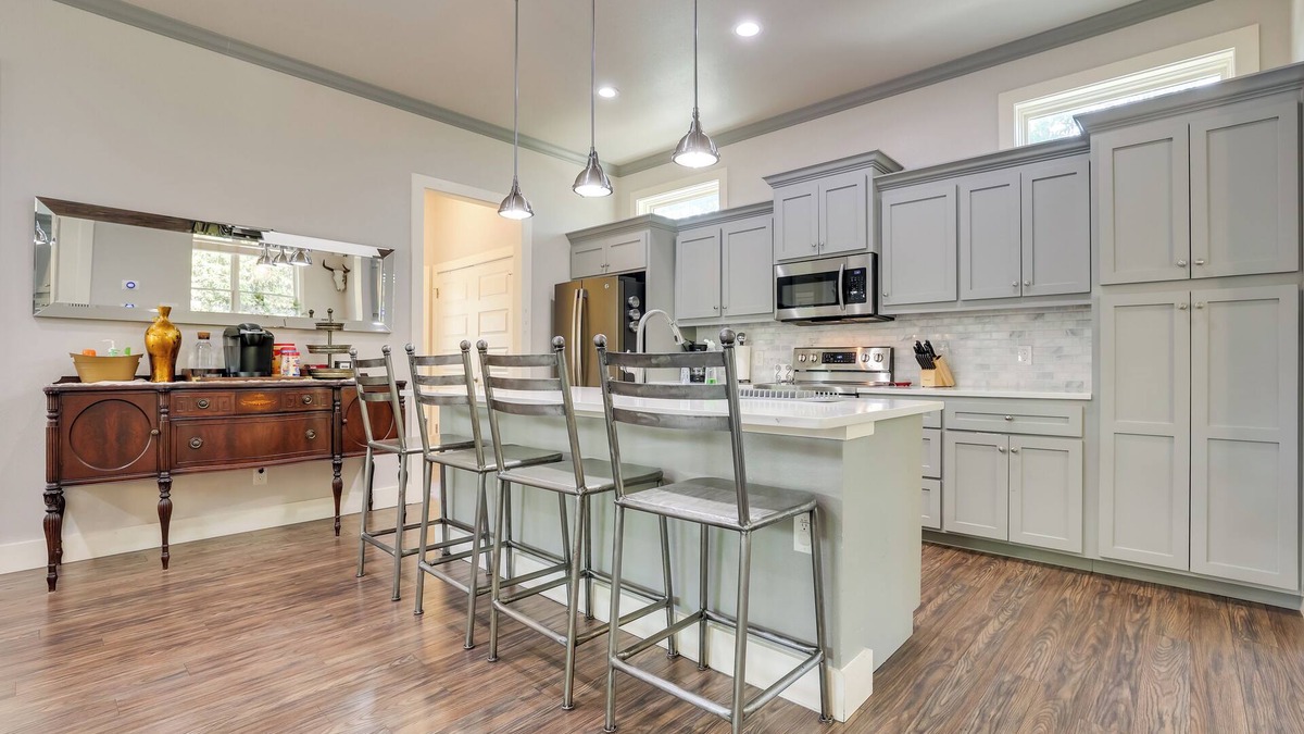 Near East Side House | Modern Home < 1 Mi to Dwtn San Antonio & Riverwalk