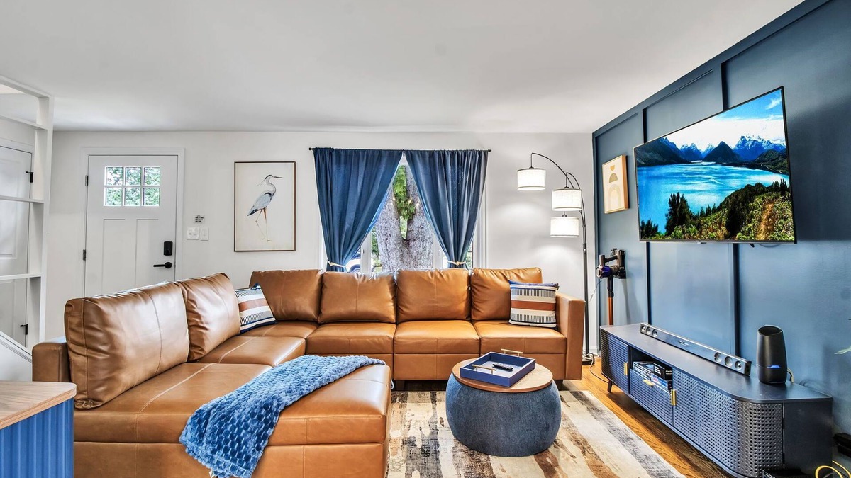 Cheektowaga House | Modern Home 3 Minutes from Airport!