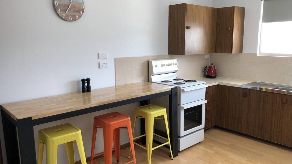 Moonta Bay House | Modern home, 300m to beach. Sport minded child friendly yard. BBQ and fish sink.