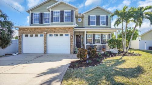 West Bradenton House | Modern home - 3K sqft - 5BR & 11 beds - brand new HOT TUB - 6 miles to AMI beaches
