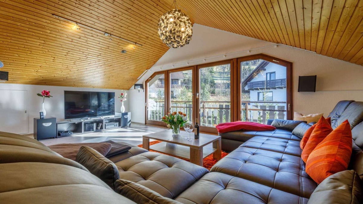 Feldberg House | Modern home - BBQ, Sauna, Whirlpool, fireplace, Wifi, BBQ, fenced, playground, ski run