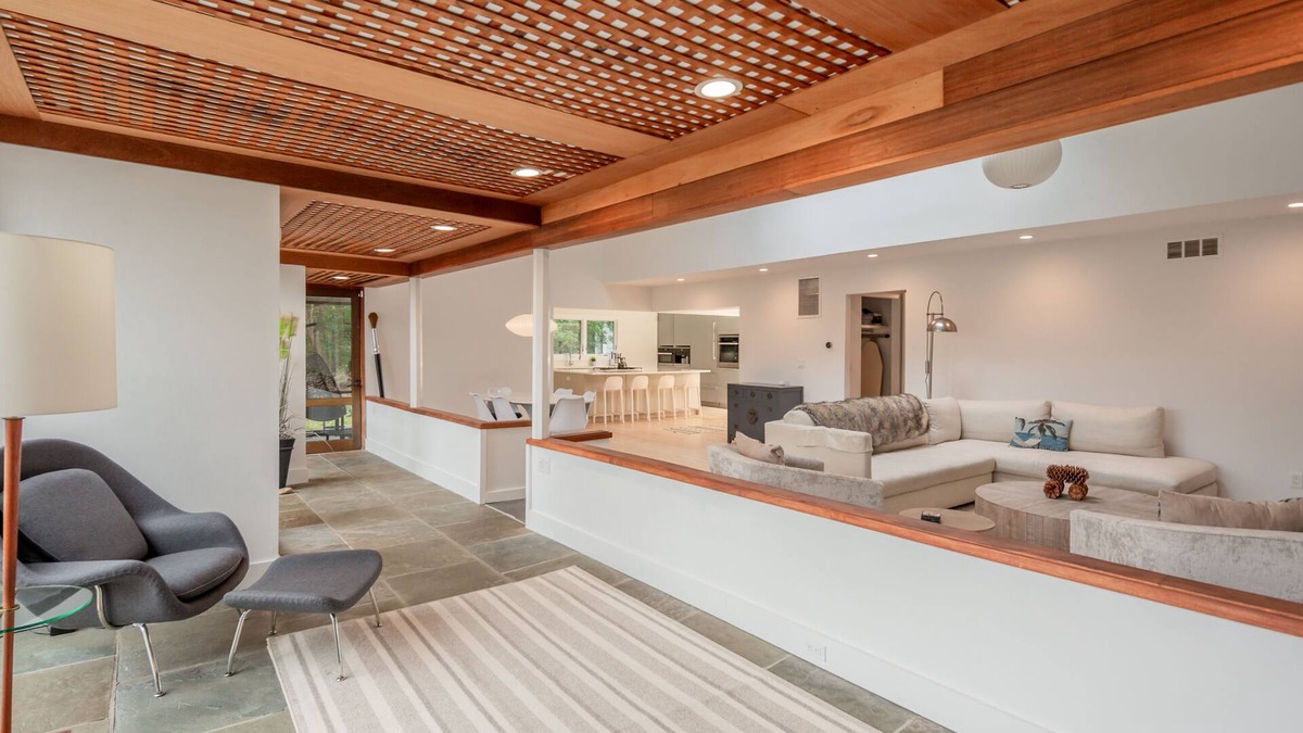 Sag Harbor House | Modern Home, close to Sag Village