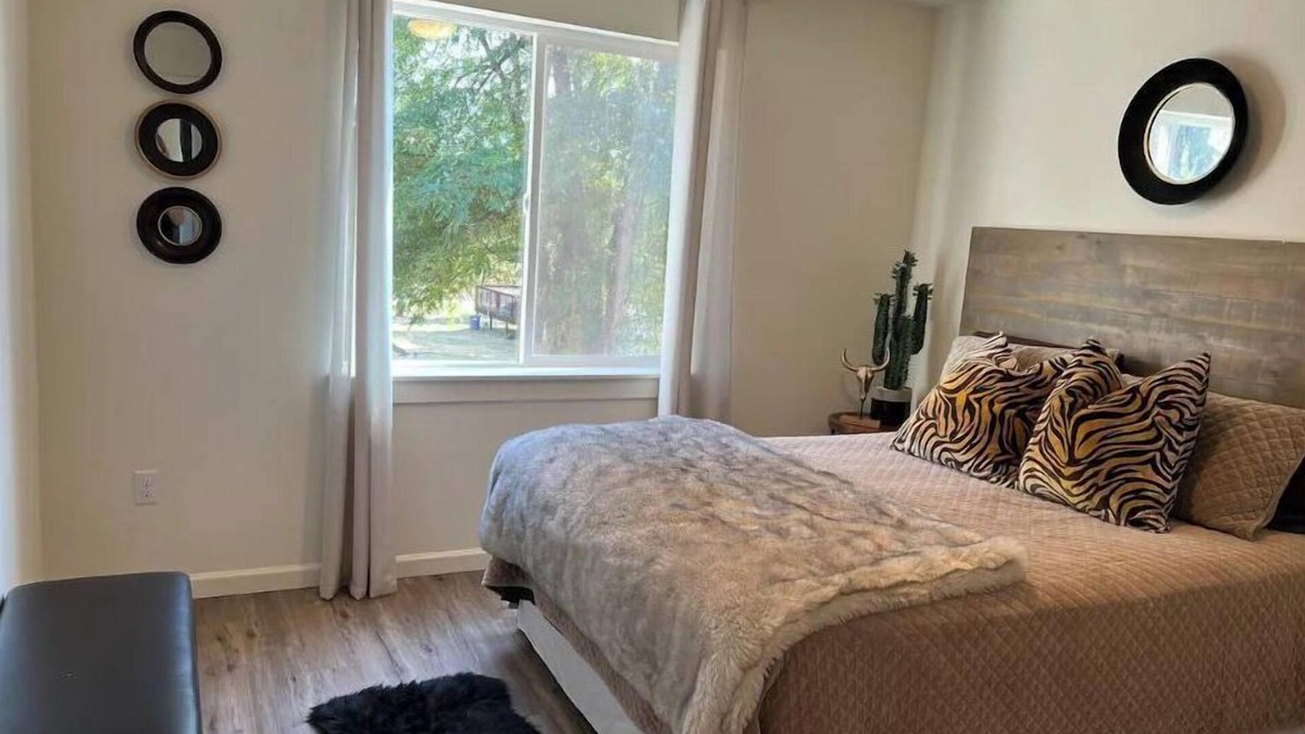 Sumner House | Modern home in downtown Sumner, WA