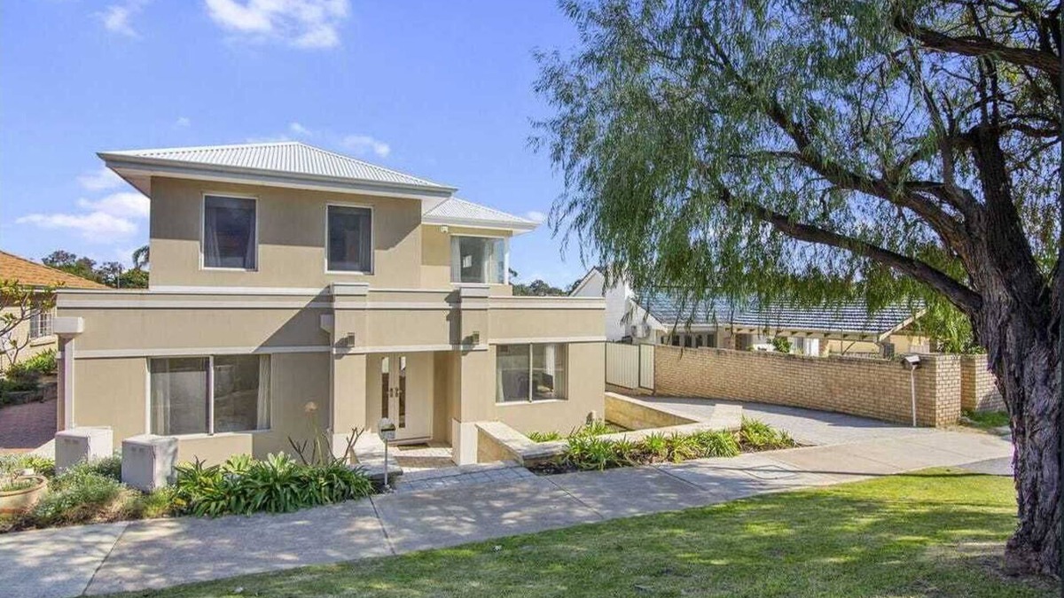 Mount Claremont House | Modern Home in Prime Location