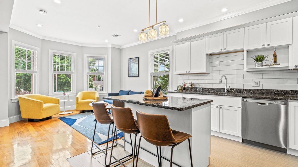 Dorchester House | Modern home-like 3BR2BA Retreat/Minutes to T