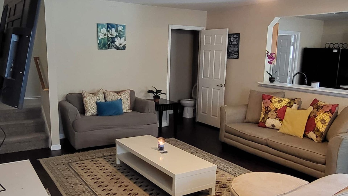 Los Cielos House | Modern Home Minutes Away from COTA & Downtown Austin.