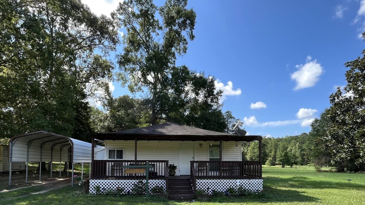 Willis Cabin | Modern home on 26 acre property