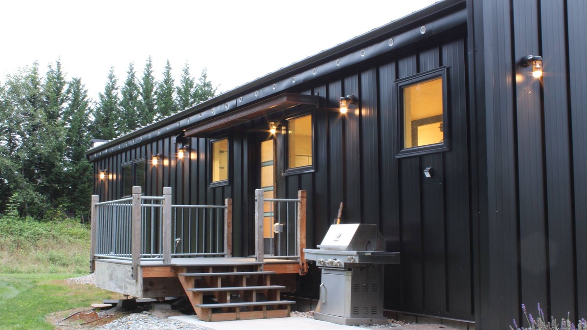 Monroe House | Modern home on acreage + frisbee golf… 3-bedroom house with WiFi in Monroe