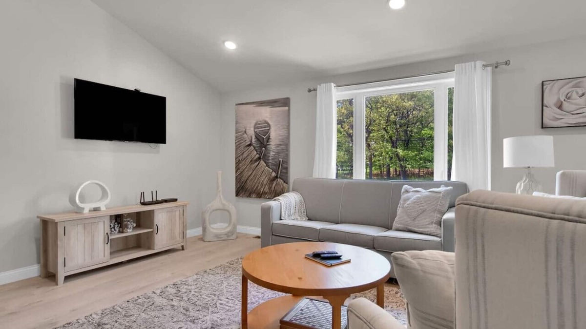 Pigeon House | Modern Home on Sand Point! 11 mins to DT caseville