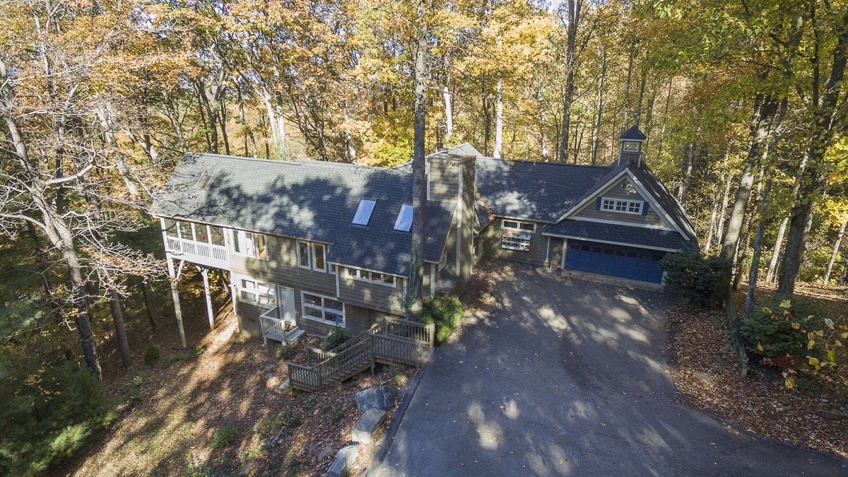Flat Rock House | Modern Home Private with Beautiful Mountain Views & Fire Pit