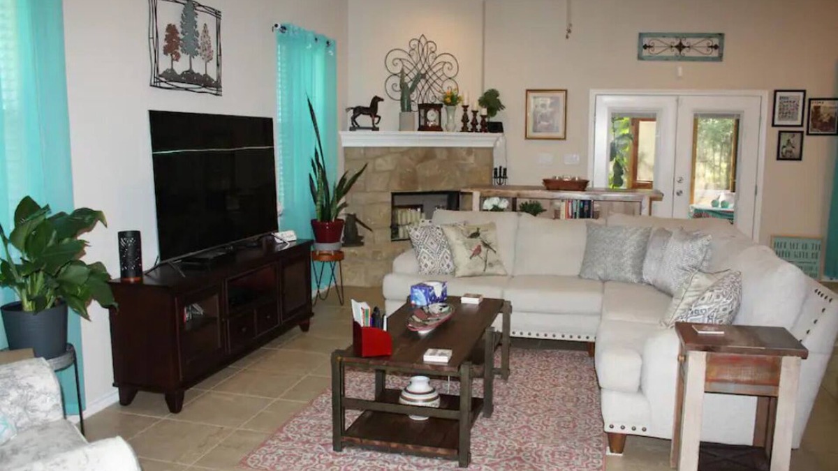 Bastrop House | Modern home - quiet neighborhood