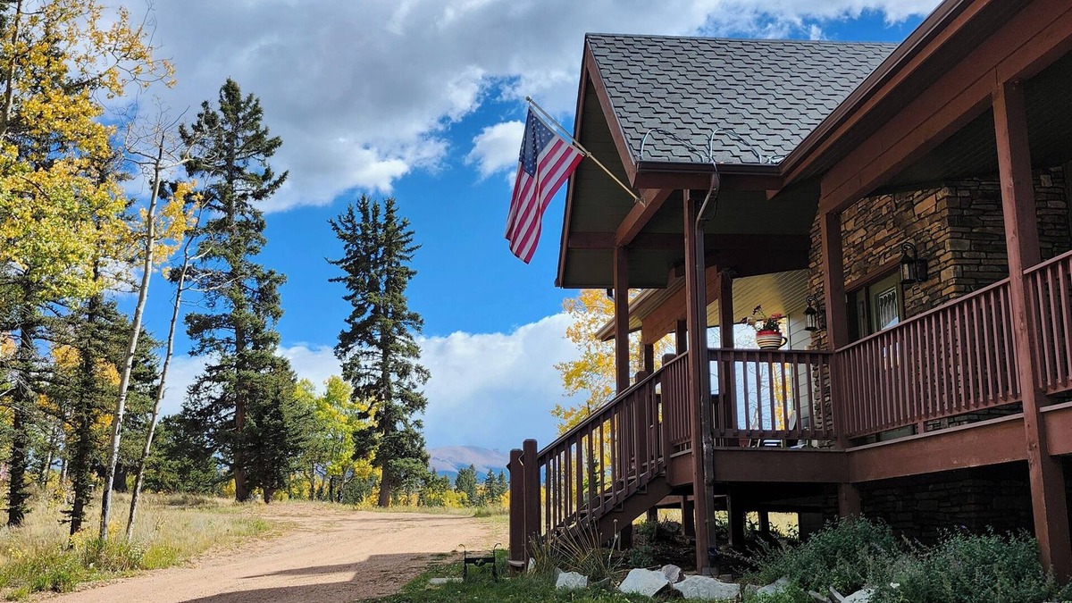 Divide House | Modern home secluded on 55 acres-Breathtaking views of Pikes Peak- Pet Friendly