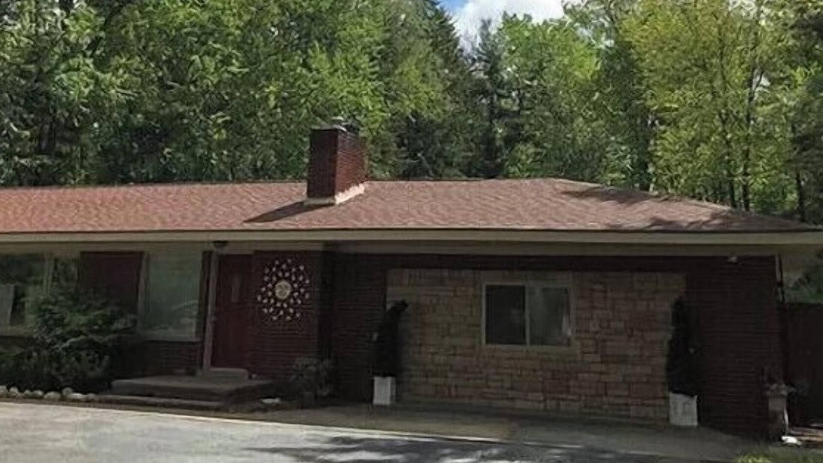 Southfield House | Modern Home, Secluded Hideaway in Southfield.