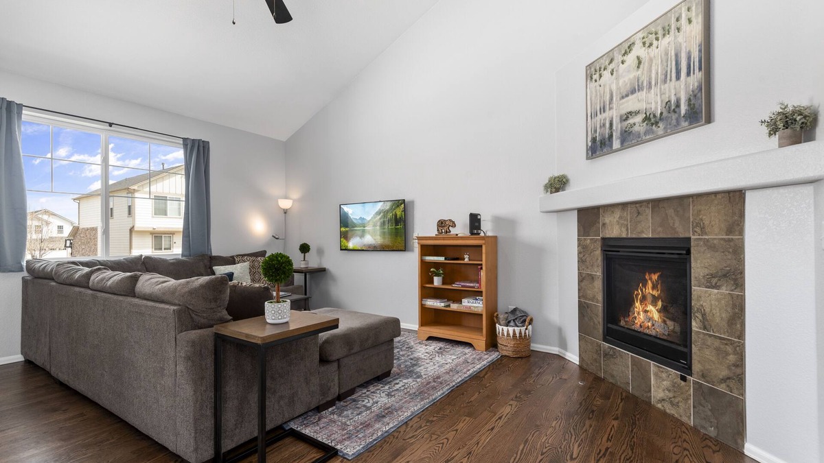 Aurora House | Modern Home w/2 Private Suites & Family-Friendly Amenities - 15 Mins to DIA