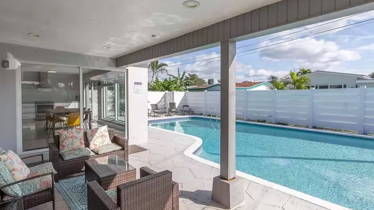 Hollywood Lakes House | Modern Home w/Heated Pool & BBQ | Hollywood Beach