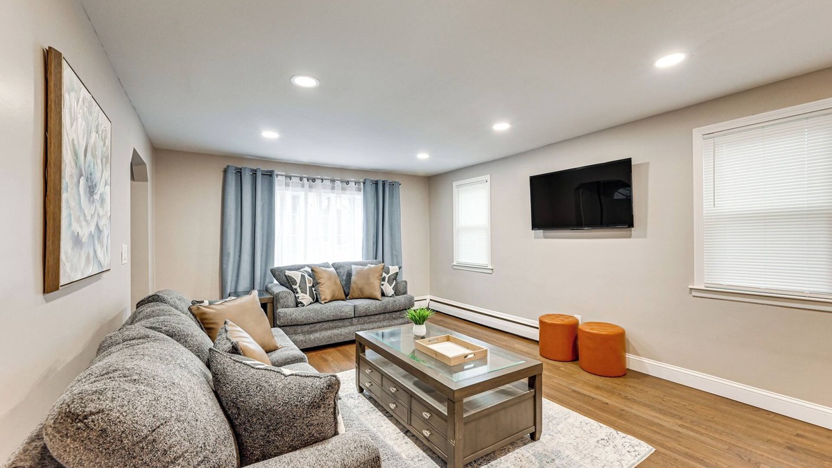 Sixteen Acres House | Modern Home w/Spacious Yard in Springfield!