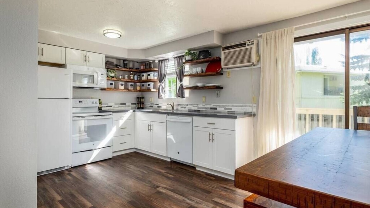 Moran Prairie Apartment | Modern Home with a Garage in a Great Neighborhood