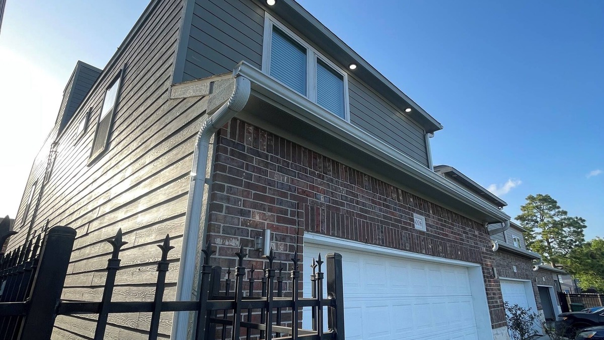 Southeast Houston House | Modern Home with Terrace, near Downtown/NRG Stadium/Medical Center!