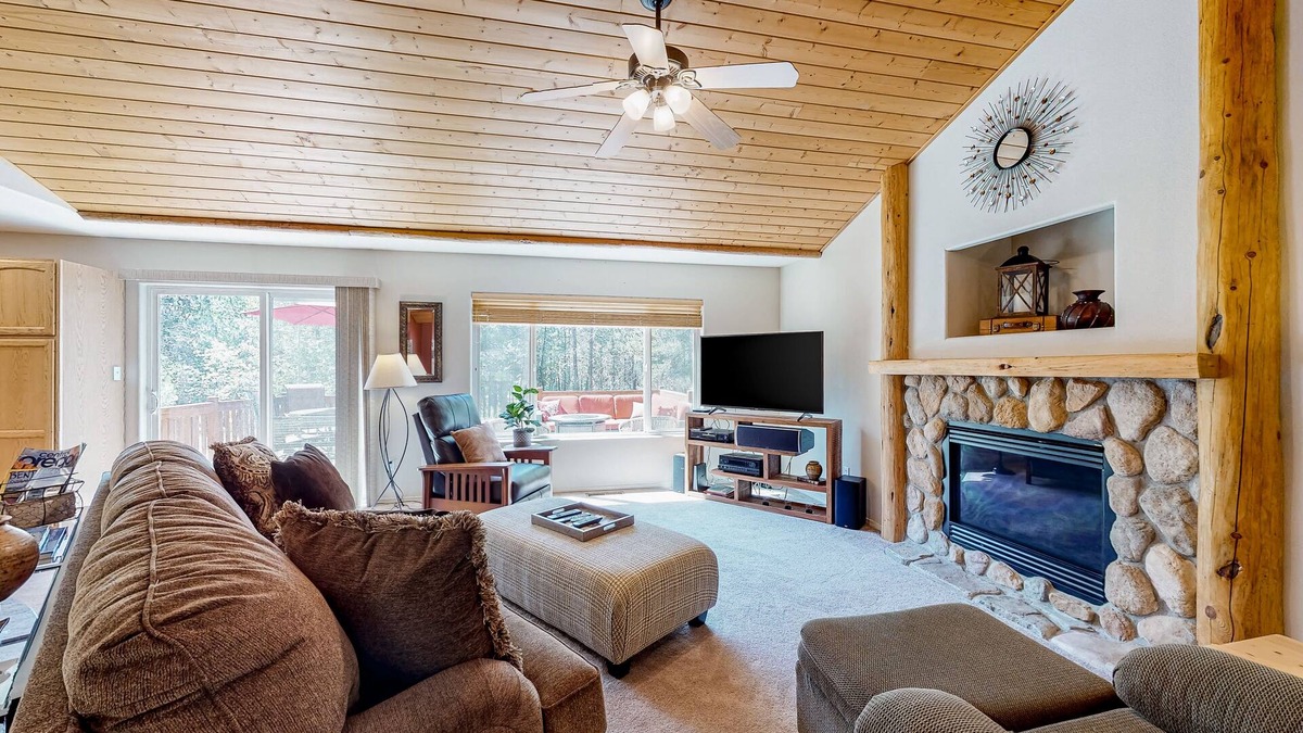 Three Rivers House | Modern home with washer/dryer, central AC, fireplace & deck