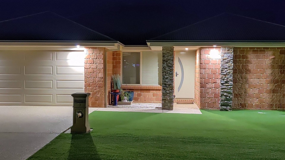 Orange House | Modern & homely stay in lovely North Orange