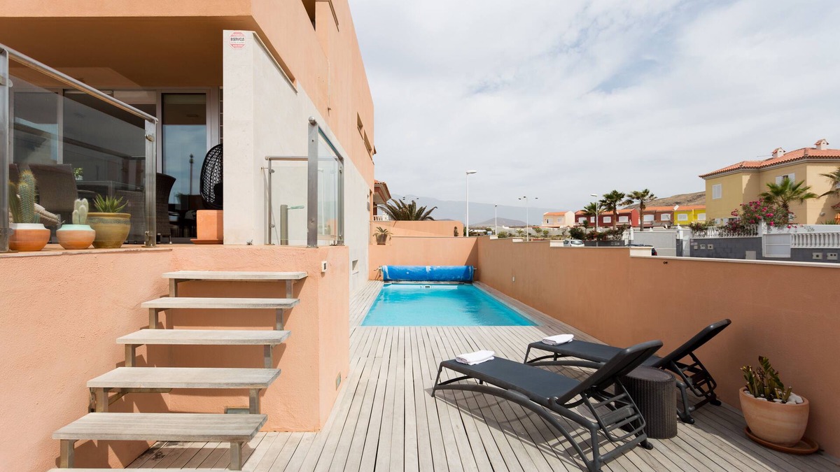 Arenas del Mar House | Modern House With Private Swimming Pool