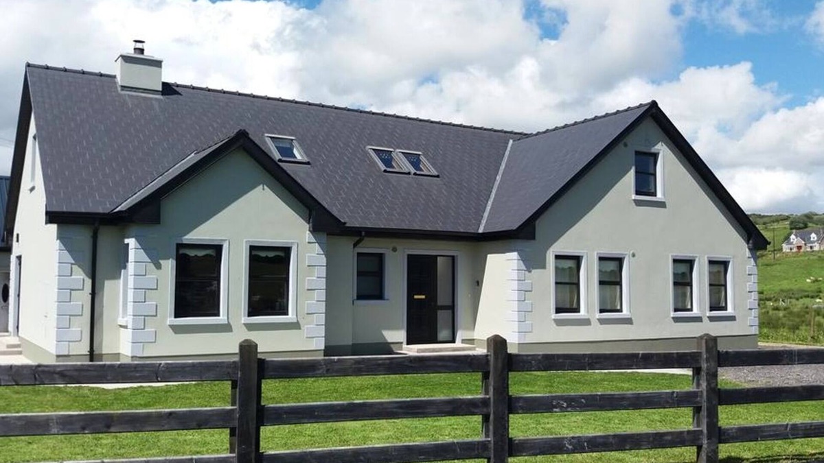 Lecemy House | ★ Modern House | Countryside Views | Playground ★