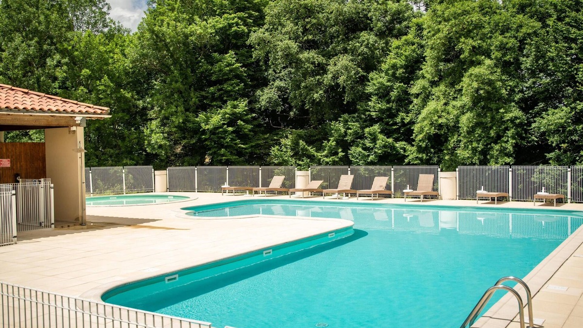 Lacapelle-Marival House | Modern house on small holiday park with pool
