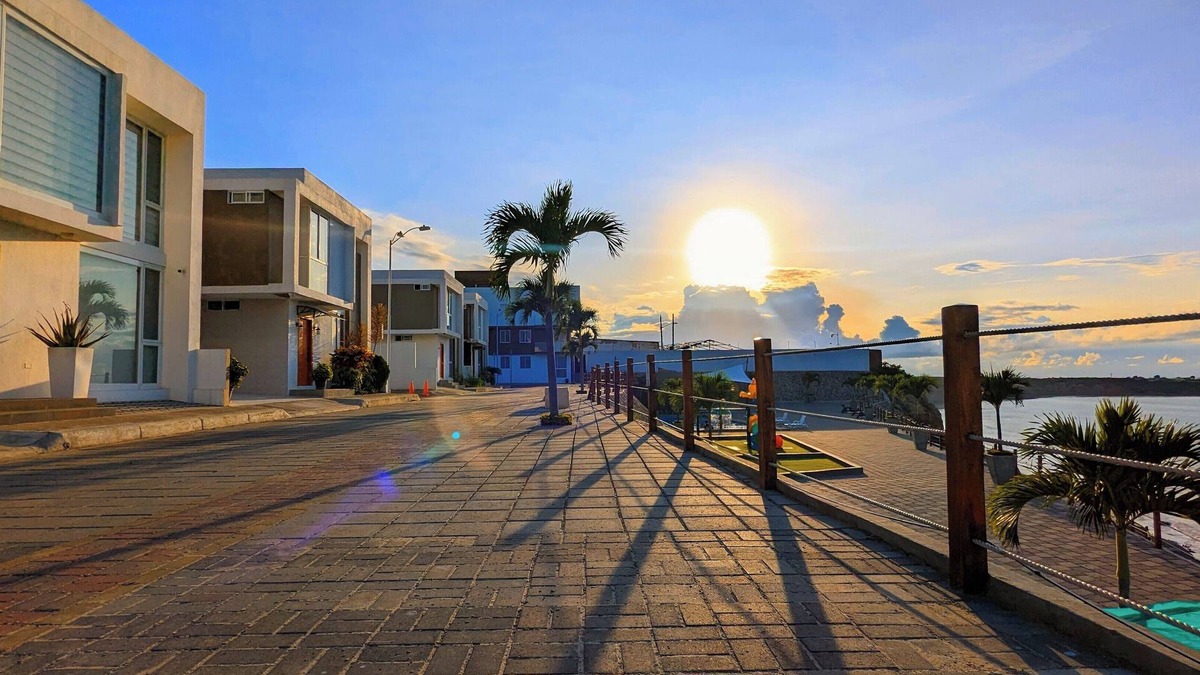 Manta House | Modern House In Front of the Ocean