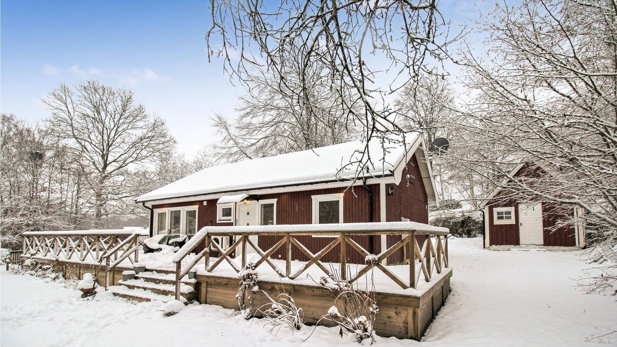 Hoor House | Modern house in green surroundings on large plot.