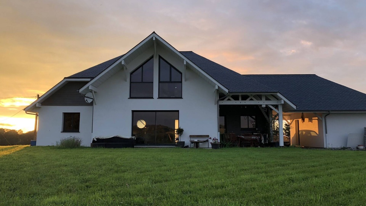 Angous House | Modern house in the countryside between sea and mountains