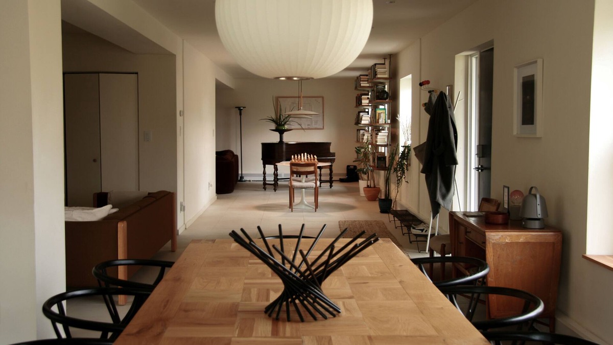 Accord House | Modern house in the woods with a pond