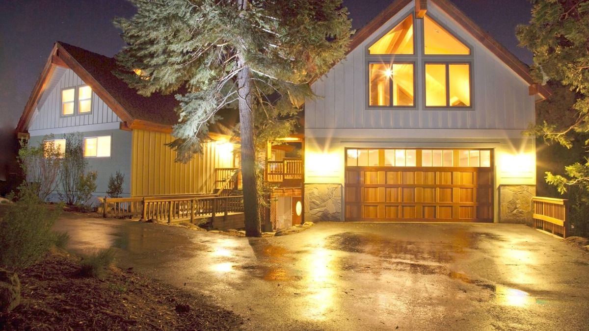 Dollar Point House | Modern House Ski Lease or short term, New Hot Tub&Gas Insert, by Nordic Center