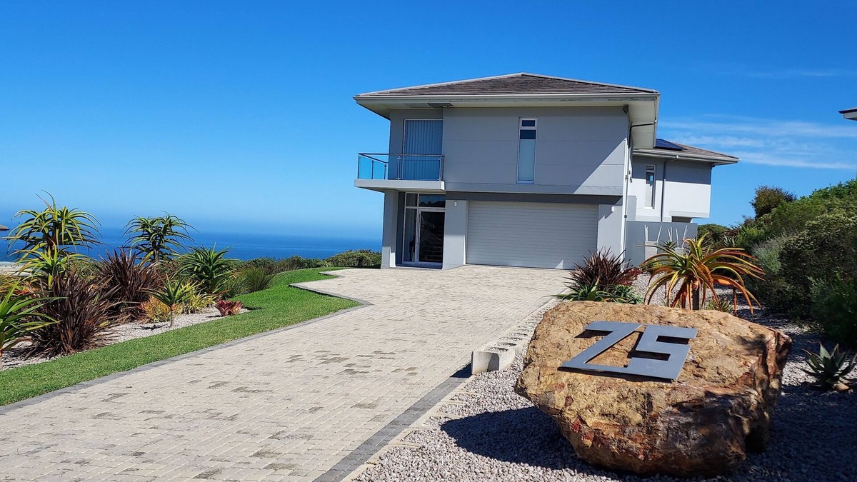Pinnacle Point House | Modern house with a breath-taking 180 degree panoramic view of the Indian Ocean.