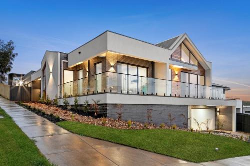 Highton Villa | Modern House with Elegant views