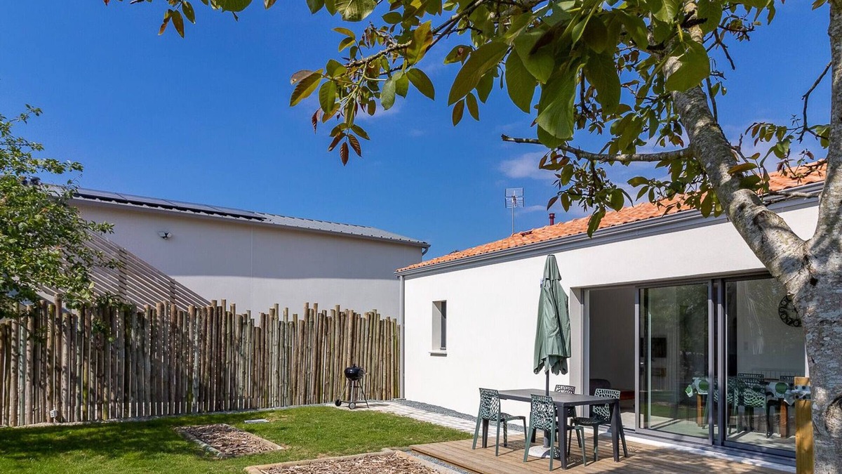Saint-Christophe-la-Couperie Cottage | Modern house with enclosed garden, pet-friendly near Nantes and Angers