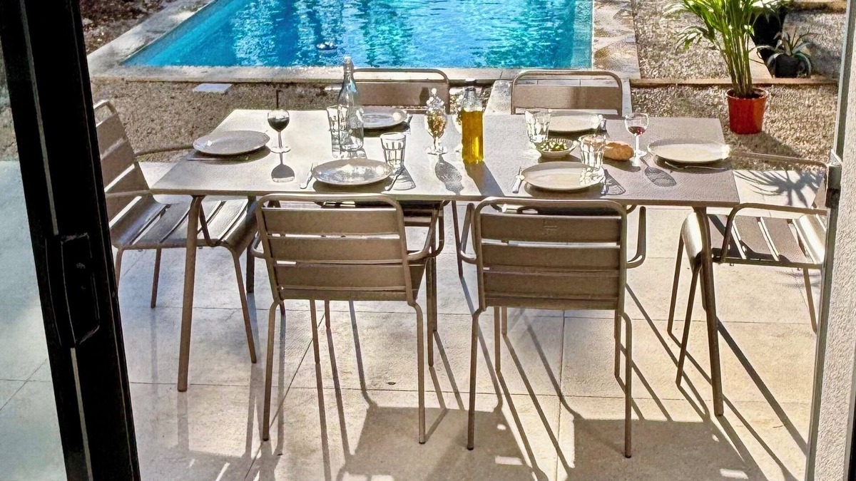 Venasque House | Modern house with heated swimming pool 25 + garden and plutonic