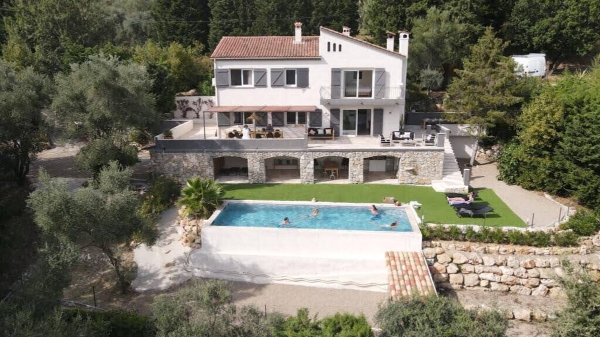 Chateauneuf-Grasse Villa | Modern House with Pool and Beautiful Terrace Sea View - BENAKEY