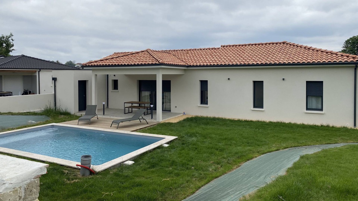 Nomdieu House | Modern house with pool