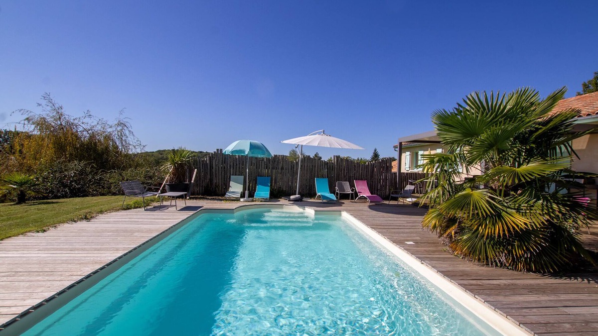 Paunat House | Modern house with private pool
