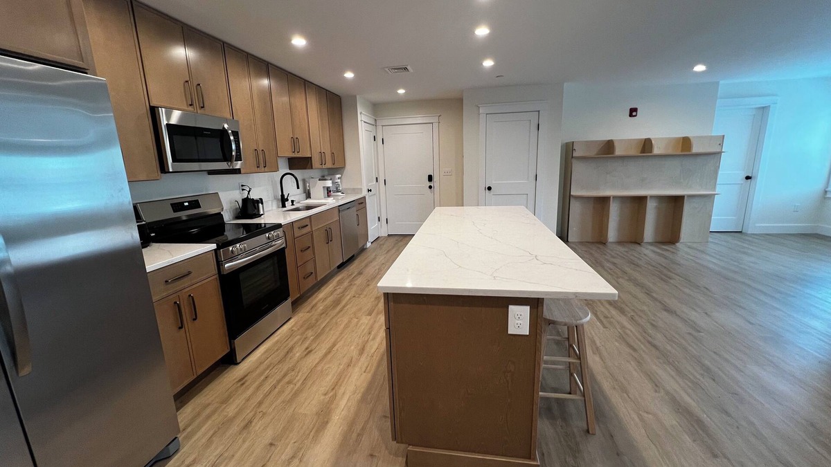 Montgomery Apartment | Modern Hudson Valley Apt 202 - King/Queen/Twin