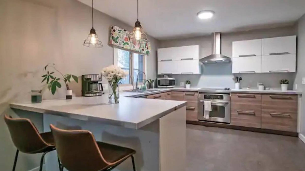 Columbus House | MODERN INTERIOR, 4 Bed 2.5 Bath Home, Close to Shopping, Entertainment and more!