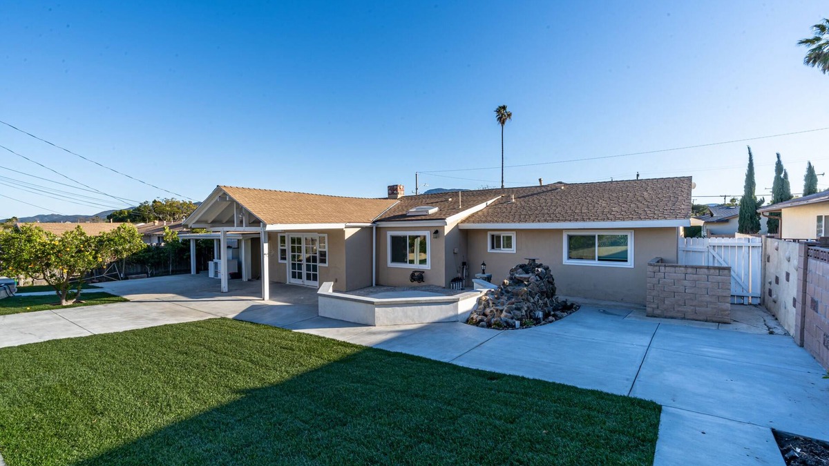 Casa Conejo House | Modern King Beds/Beautiful Large yards/Long Stay/WI-FI/WFH/25 mins to Beach/FWY