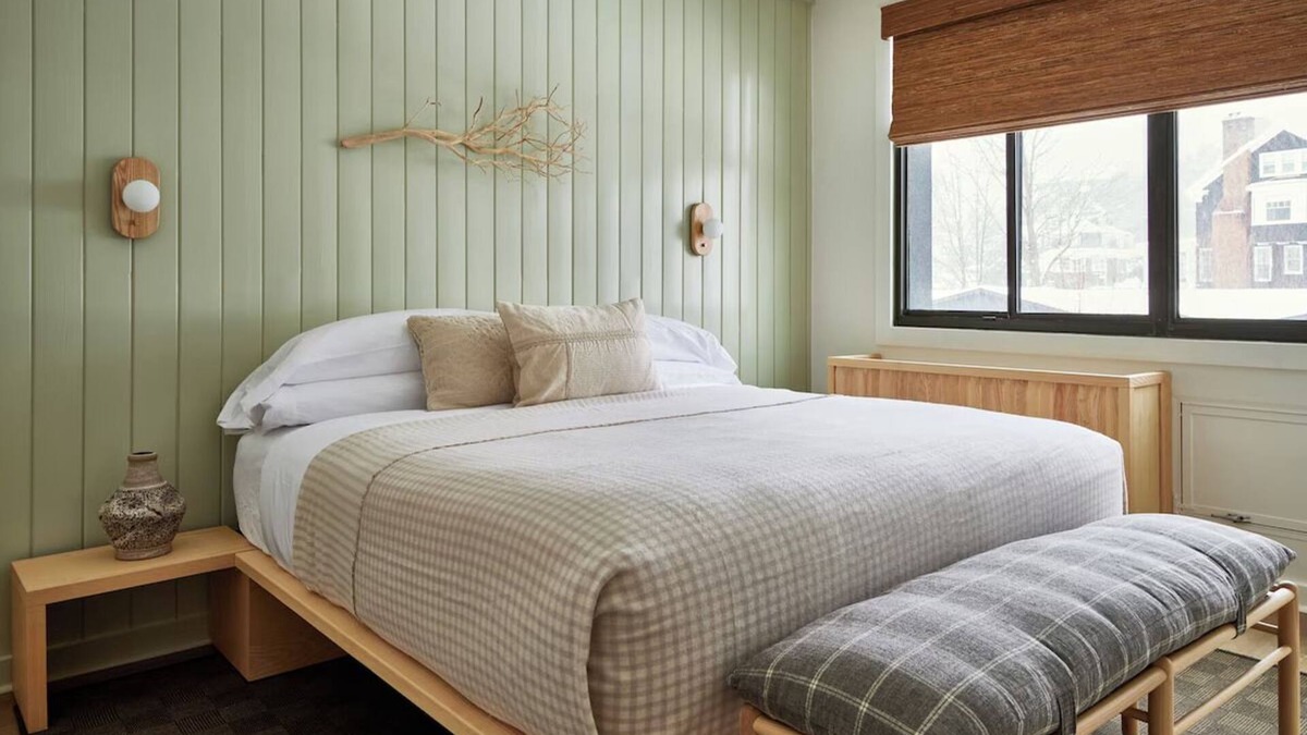 Lake Placid Hotel | Modern King Room with Rustic Flair l Bluebird Lake Placid