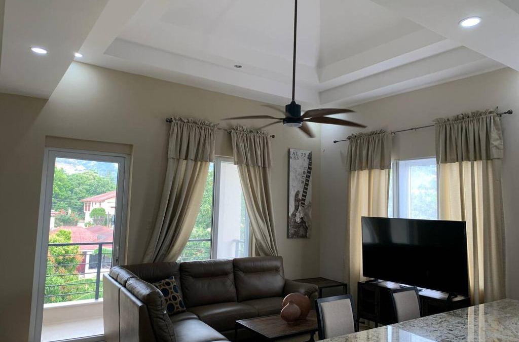 Eastwood Park House | Modern Kingston Sunny View Vacation Home 3