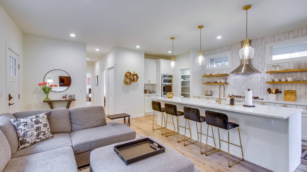 North Rose Hill House | Modern Kirkland Home w/Private Yard & Fire Pit!