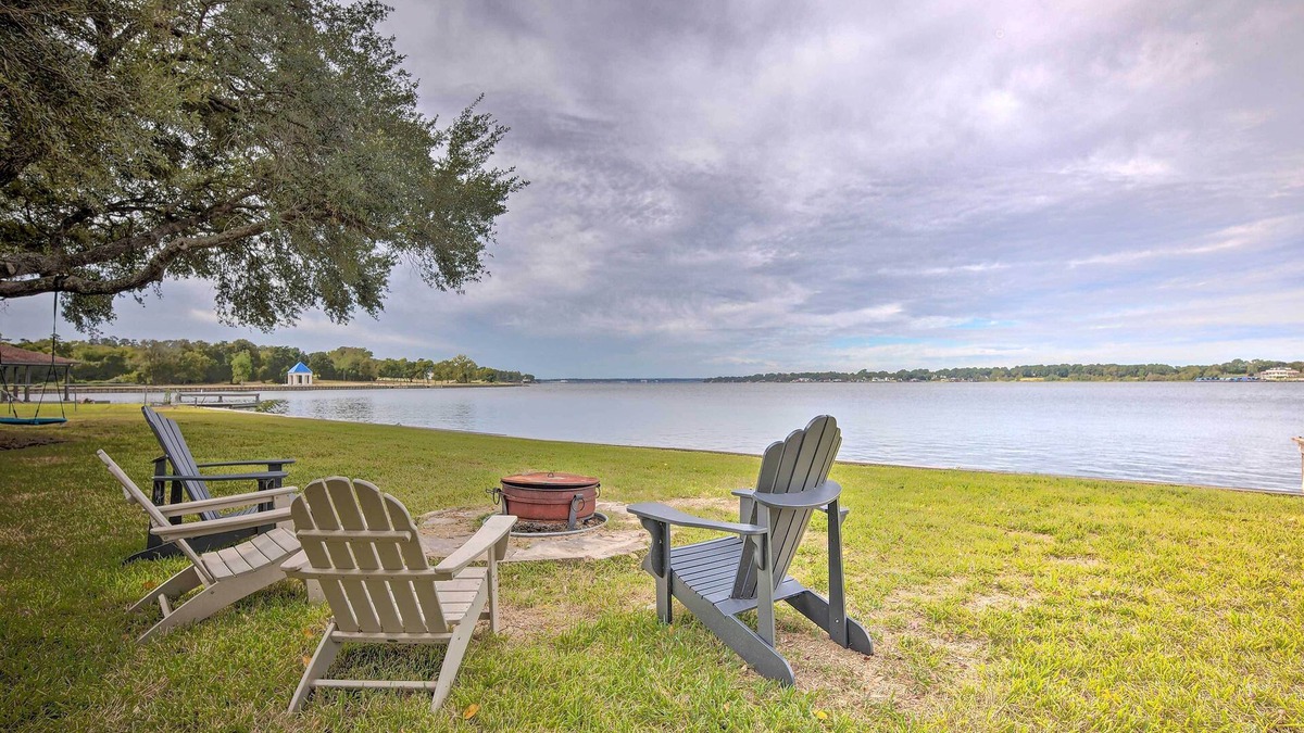 Blue Bell Estates House | Modern Lake Conroe House w/Lakefront Park & Deck!