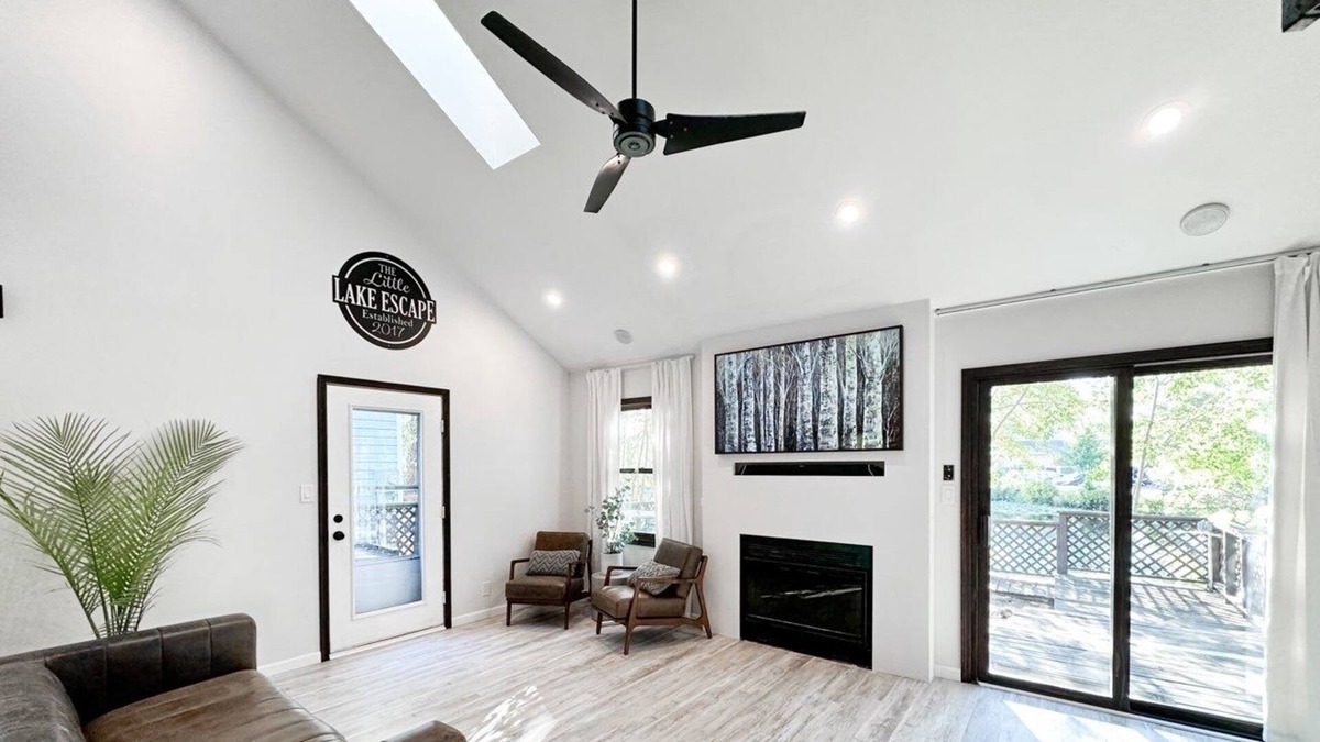 Newburgh House | Modern Lake Escape: Newburgh